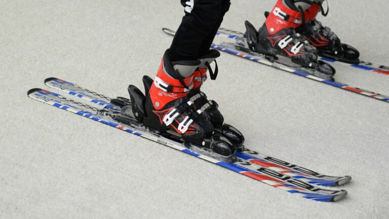 Zimowa Przygoda. Co Wybrać? Kupić czy wynająć Akcesoria Narciarskie?